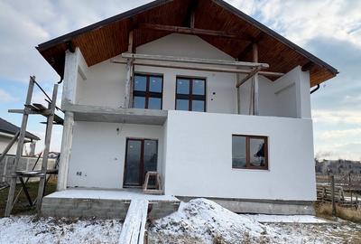 Casă individuală cu 4 camere în Micești