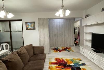 Apartament cu 3 camere semidecomandat, mobilat în Cug