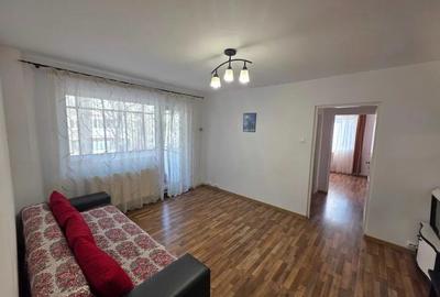 Apartament cu 2 camere semidecomandat, mobilat în Podul de Piatră