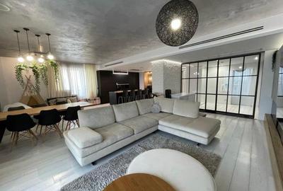 Penthouse cu 5 camere decomandat în Herăstrău