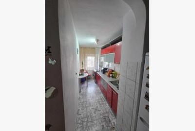 Garsonieră decomandată, mobilată în Vitan Mall