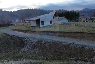 Teren de vanzare in Leresti si casa la roșu cu vedere spre Iezer - 2