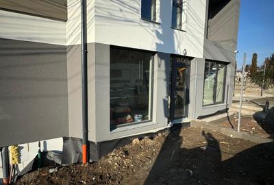 Spatiu comercial, nou, vitrina mare la strada , ideal florarie - 3