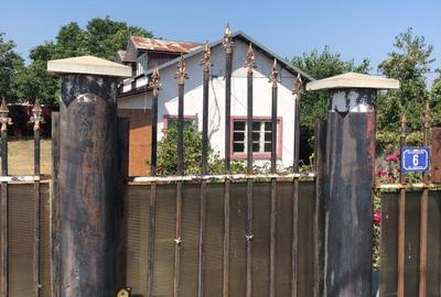 Casă individuală cu 4 camere în Broșteni