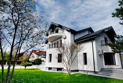 Sanctuar Urban în Inima Piperei: Eleganță Contemporană pe 1.000 mp de Intimitate - 2