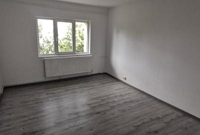 ROANDY-Apartament spatios ,cu  centarala termica proprie-Vest