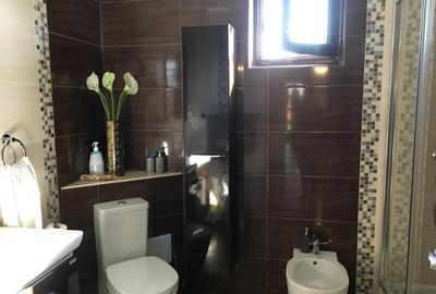 Vand casa tip vila P+E cu 4 cam. - 2