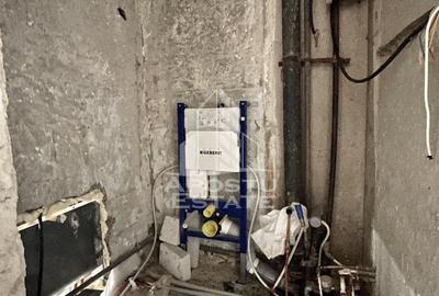 Apartament cu 3 camere, 2 bai, decomandat, zona Dambovita - 6