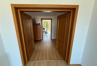 De inchiriat spatiu birouri, 10 birouri , 4 bai, garaj, 4 bai si teren 10 arii,S - 20