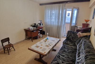 Se vinde pe Republicii apartament decomandat 3 camere ,pret 89000 euro neg - 8