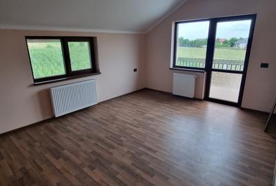 Vila cu etaj in zona fostelor sere Dobosari - 12