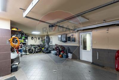 Casă spațioasă 350 mp utili, Teren 650 mp, Garaj subteran, Tractorul - 57