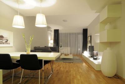 Apartament cu 4 camere semidecomandat, mobilat în Băneasa