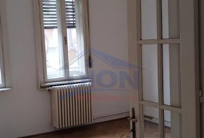 Proprietate interbelica in zona linistita, perfecta pentru investitie - 3