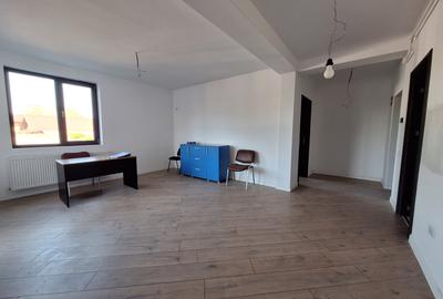 Ultimul apartament la  parter , 2 camere, curte privata ,negociabil - 4