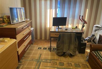 Apartament cu 3 camere decomandat în Sud