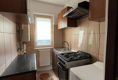 Apartament cu 3 camere, etaj 4, VASLUI zona CENTRU; - 2