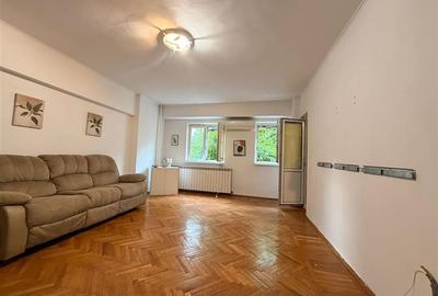 Apartament cu 3 camere decomandat în Aviației