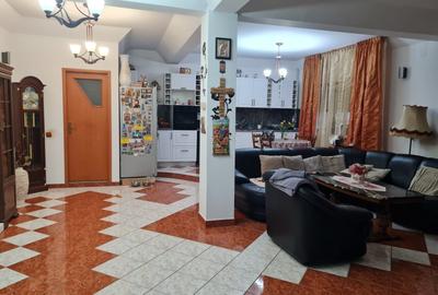 Casa, P+1+M,  la 5 minute de Metrou Apărătorii Patriei. - 1