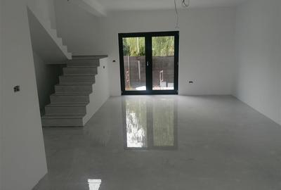 Duplex cu 3 camere în Sânandrei