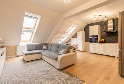 Apartament cu 3 camere semidecomandat, mobilat în Bună Ziua