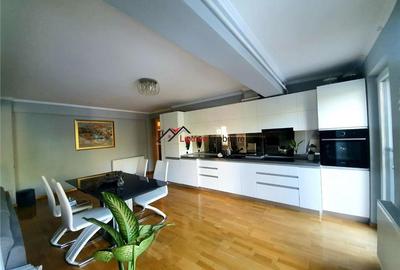 Apartament spatios 81 mp amplasat in zona centrala la cheie!