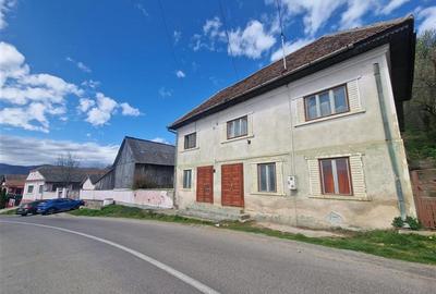 Casa traditional saseasca, in pitoareasca  asezare Arini, Brasov - 3