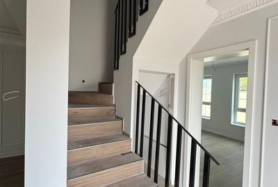 Duplex despartit prin camera tehnica - 4 camere Toate Utilitatile - 4