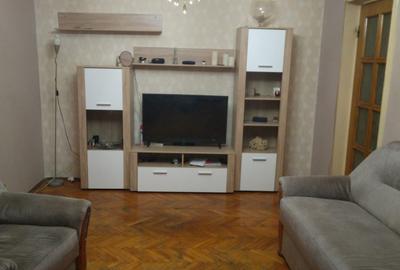 Apartament cu 3 camere semidecomandat în Titan