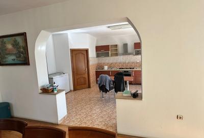 Oportunitate de investiție! Casă de vanzare, cu 8 camere, 382 mp, zona Gruia - 6