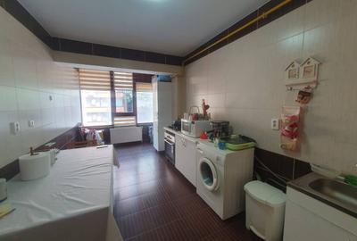 De vanzare – Apartament 3 camere -Complex Vega, Strada Tecuci - 13
