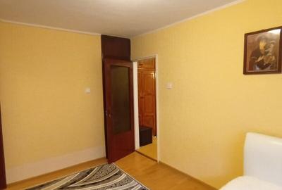 Apartament cu 3 camere semidecomandat, mobilat în Basarabia