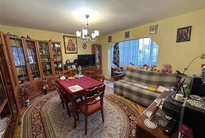 Apartament cu 3 camere decomandat, mobilat în Aradului