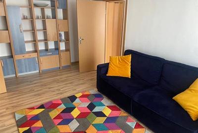 Apartament cu 2 camere semidecomandat în Tei