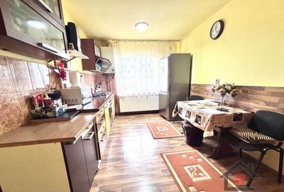 Apartament renovat cu 4 camere decomandate - 1