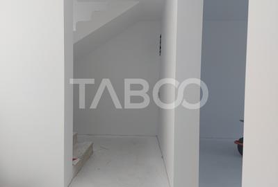 Duplex de vanzare 150 mp P+1E 4 camere 145 mp teren liber Cisnadie - 8