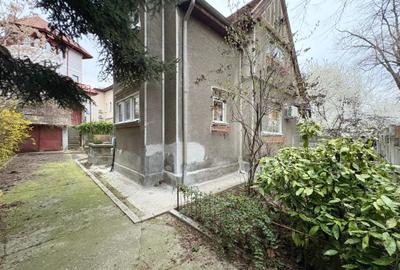 VILA INTERBELICA FARA ALIPIRE LA CALCAN CU TEREN DE 500 MP RETRASA IN COTROCENI - 1