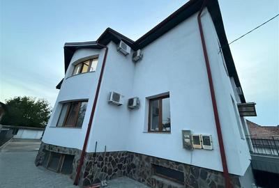 De inchiriat spatiu birouri, 10 birouri , 4 bai, garaj, 4 bai si teren 10 arii,S - 2