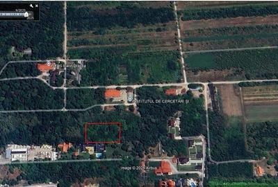 Teren intravilan de 2500 mp, în Est