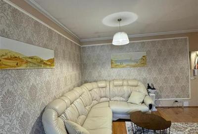 Apartament cu 3 camere decomandat, mobilat în Ștrand