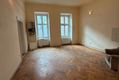 Apartament cu 2 camere decomandat în Ultracentral