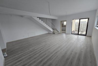 Duplex cu 5 camere în Moșnița Nouă