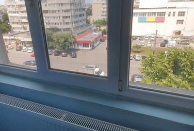 Apartament cu 4 camere decomandat în Casa de Cultură