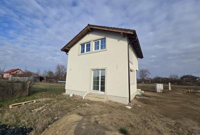 Casă individuală cu 4 camere în Moșnița Nouă