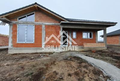 Casă individuală cu 4 camere în Șura Mică