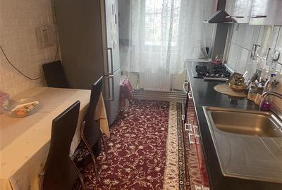 Apartament 2 camere , zona centrala Sala Polivalenta , et 3 8 , decomandat  , 60 - 7