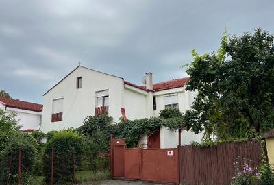 Reghin, ultracentral, apartament 4 camere, in vilă înșiruită - 2