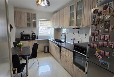Apartament 4 camere zona 9 MAI - 2