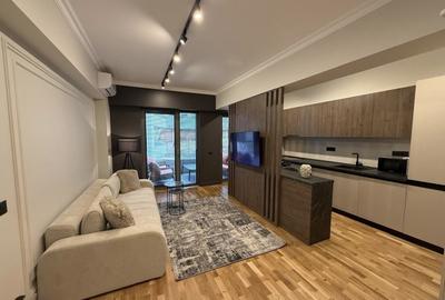 Apartament cu 2 camere semidecomandat, mobilat în Centrul Civic