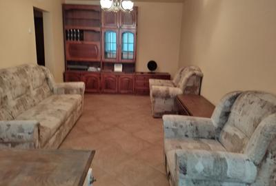 Apartament cu 3 camere decomandat în Torontalului